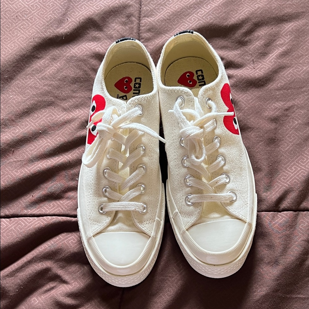 Comme des Garcons PLAY Cream Sneakers with Red Heart - Picture 2 of 5